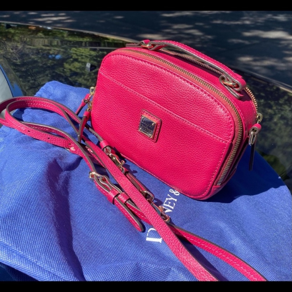 Dooney & Bourke Belvedere Ambler (color: Strawberry)